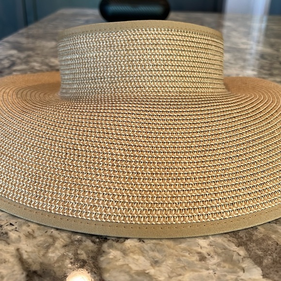 Foldable Straw Sun Hat - Picture 4 of 7